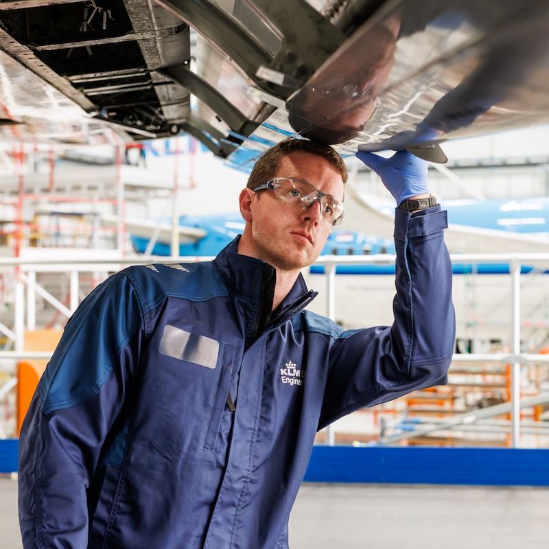 KLM UK Engineering &#8211; modern aircraft maintenance