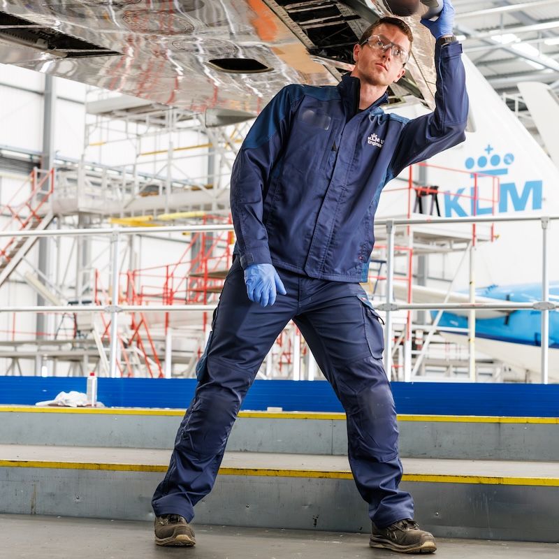 KLM UK Engineering &#8211; modern aircraft maintenance