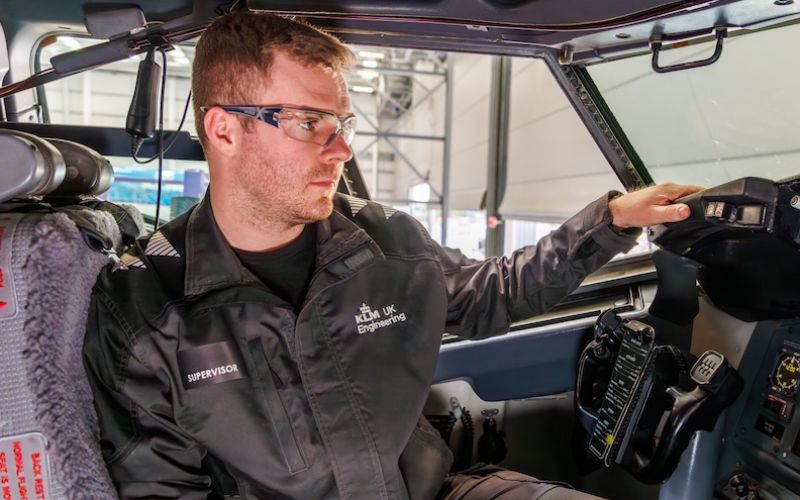 KLM UK Engineering &#8211; modern aircraft maintenance